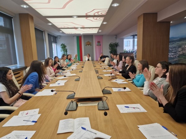 Над 20 момичета ще се борят за короната на Царица Роза 2023