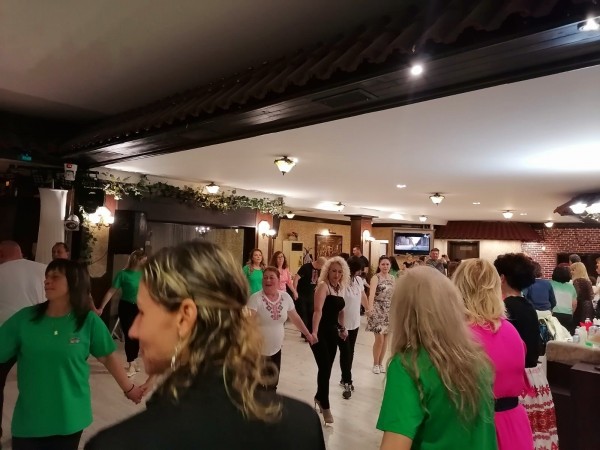 Танцовите клубове “Шипченка“ и “Извори“ отбелязаха рождения си ден заедно с буйна хоротека