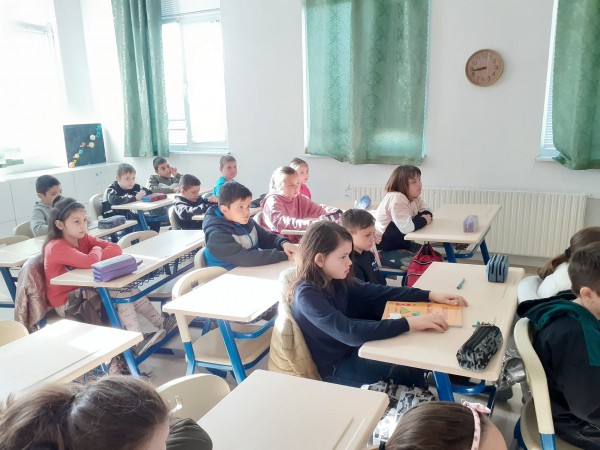 Третокласници от ОУ “Св. Паисий Хилендарски“ изработиха своя книжка с приказка