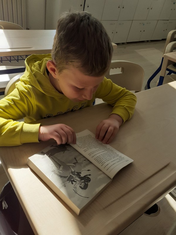 Третокласници от ОУ “Св. Паисий Хилендарски“ изработиха своя книжка с приказка