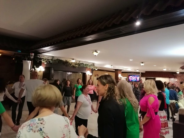 Танцовите клубове “Шипченка“ и “Извори“ отбелязаха рождения си ден заедно с буйна хоротека