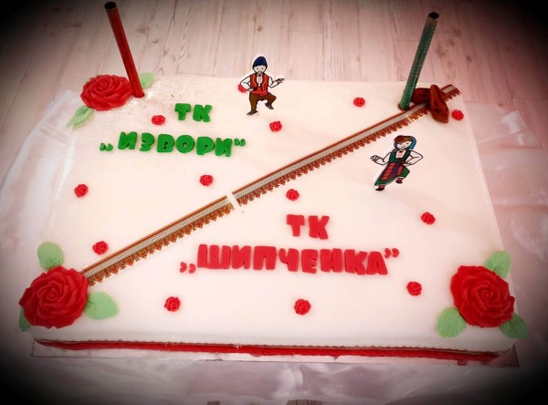 Танцовите клубове “Шипченка“ и “Извори“ отбелязаха рождения си ден заедно с буйна хоротека