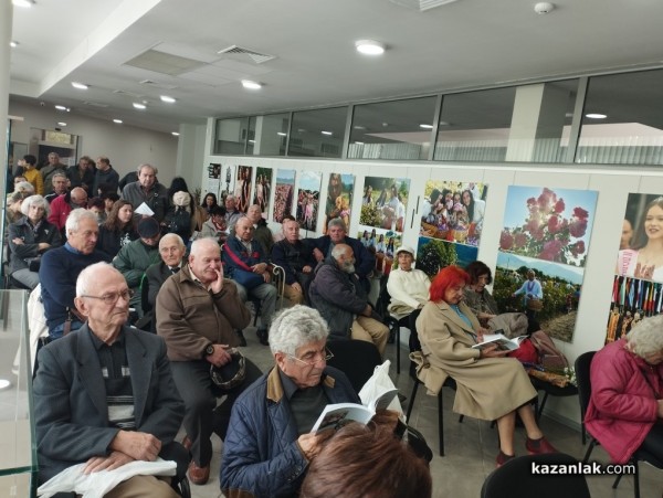 Интересни исторически факти, спомени и задълбочени проучвания за Казанлък и един негов квартал представи в новата си книгата Стефан Саранеделчев