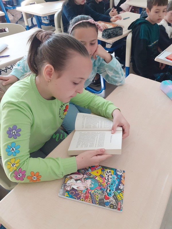 Третокласници от ОУ “Св. Паисий Хилендарски“ изработиха своя книжка с приказка