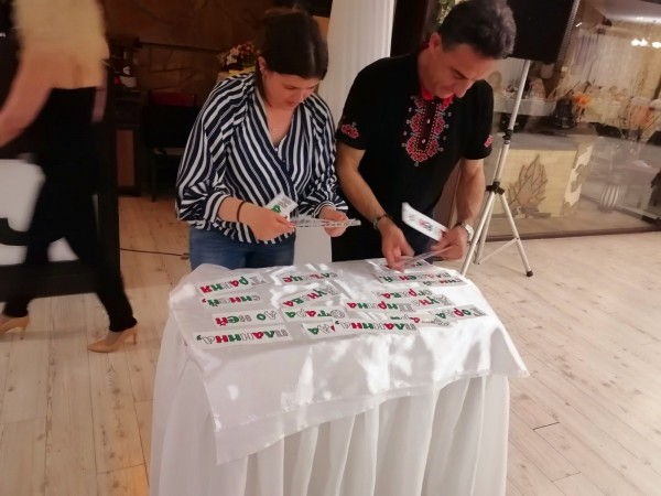 Танцовите клубове “Шипченка“ и “Извори“ отбелязаха рождения си ден заедно с буйна хоротека