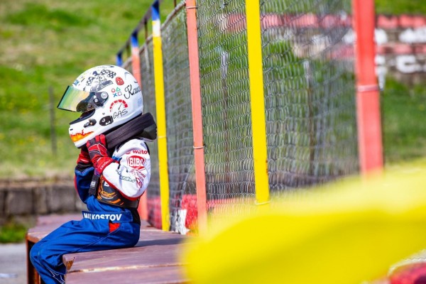 Казанлъчанинът Макс Костов безапелационен в първи кръг от Националните Картинг Серии