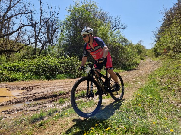 Лястовиците се окичиха с 1 златен и 5 сребърни медала от две състезания