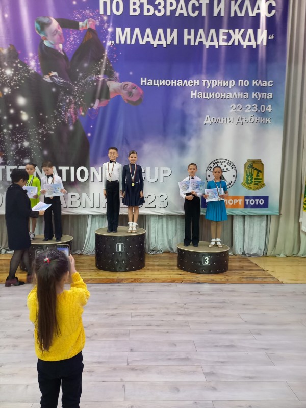 Вицешампионска титла и медали спечелиха танцьорите на “Киара-Н“ в Долни Дъбник