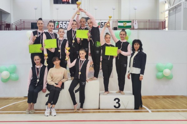 Гимнастичките от “Розова Долина“ се отрупаха с нови медали в Пазарджик