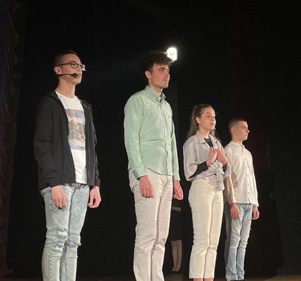 20 награди бяха раздадени в първия театрален фестивал “Театрални искри“