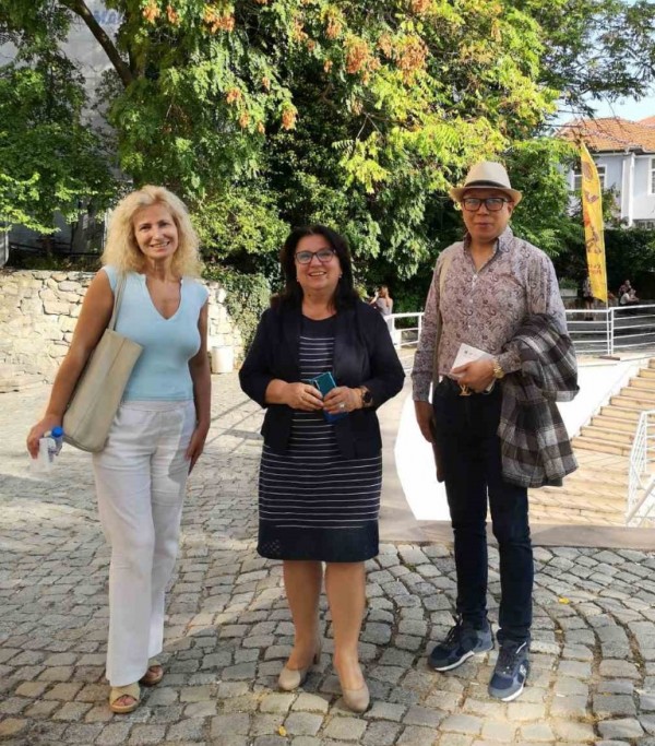 В град Саня, Китай се проведе “1-ия Международен културен фестивал на розата“ 