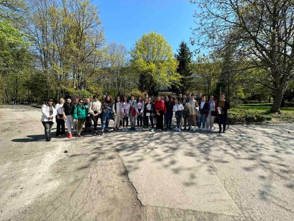 Ученици на хуманитарната гимназия посетиха лабораториите по физика на Софийския университет