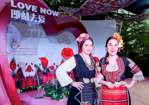 В град Саня, Китай се проведе “1-ия Международен културен фестивал на розата“ 