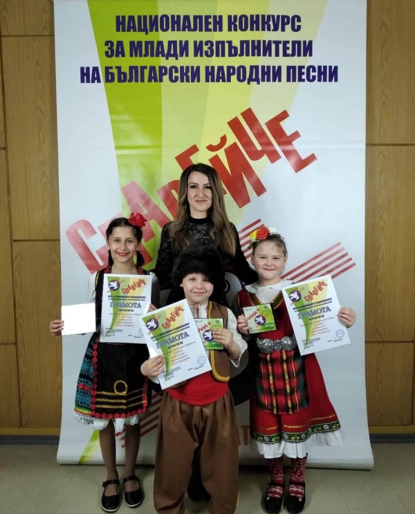 Младите певци от формация „Пеещи звънчета” спечелиха нови отличия