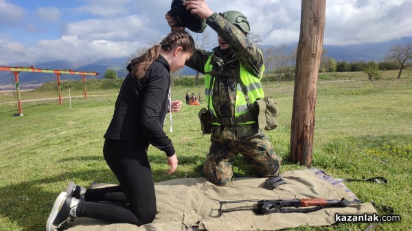 Ученици демонстрираха своите стрелкови умения с Калашников, картечница и пистолет