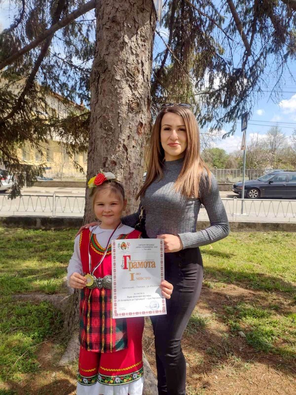 Младите певци от формация „Пеещи звънчета” спечелиха нови отличия