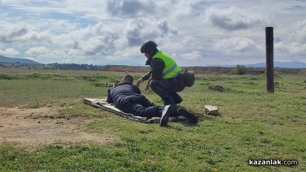 Ученици демонстрираха своите стрелкови умения с Калашников, картечница и пистолет