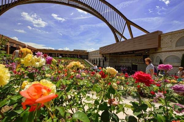 С богата програма “Дамасцена“ ще посреща гости в Дни на розата на 3 и 4 юни 