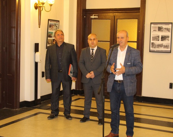 Фотодокументалната изложба „Строи се монумент“ бе представена в БАН