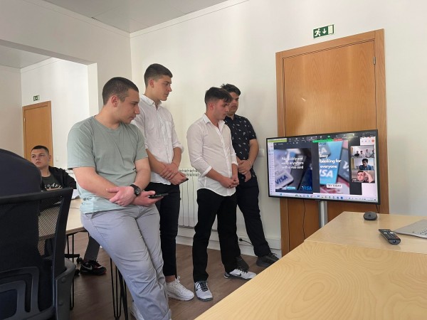 15 ученици от специалност “Електронна търговия“ на ПГЛПТ проведоха двуседмична практика в Лисабон