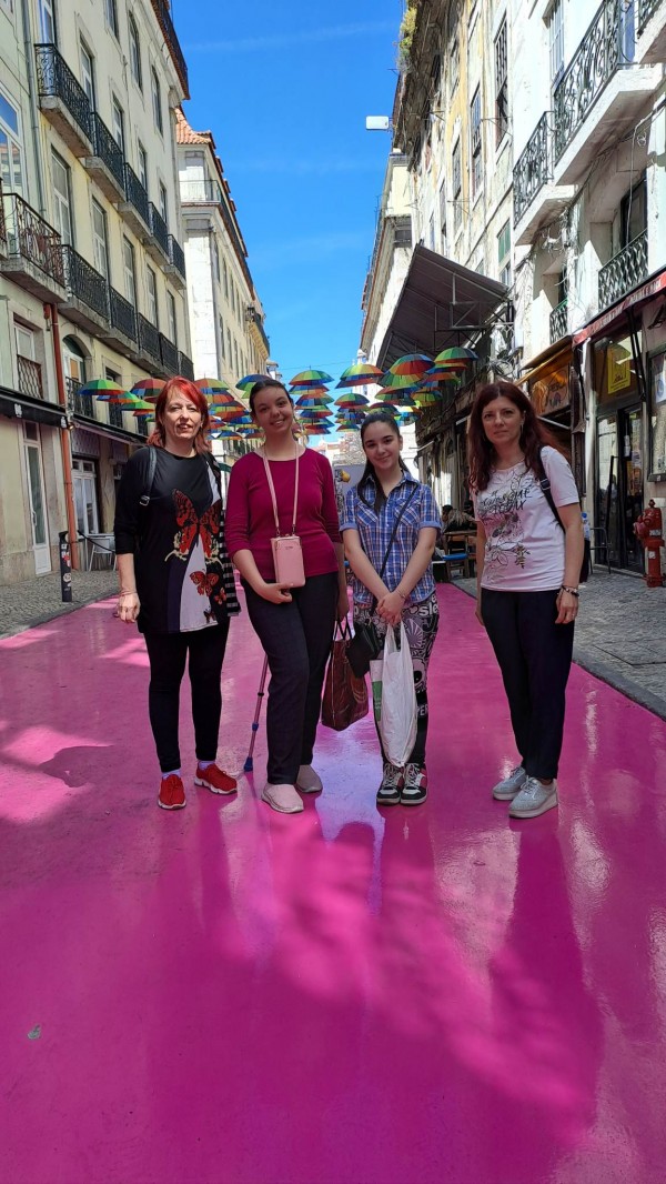 15 ученици от специалност “Електронна търговия“ на ПГЛПТ проведоха двуседмична практика в Лисабон