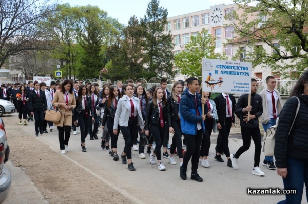 На 98-я си рожден ден, Механото получи покана за участие във военния парад за 6 май в София