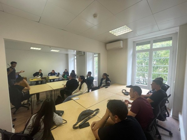 15 ученици от специалност “Електронна търговия“ на ПГЛПТ проведоха двуседмична практика в Лисабон