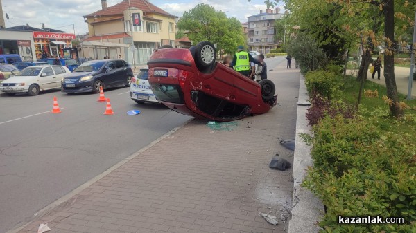 Кола се обърна по таван до “Розариума“