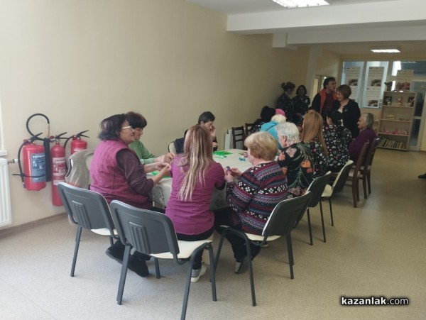 Дневният център за подкрепа на лица с различни форми на деменция в Казанлък получи щедро дарение от 38 600 лева