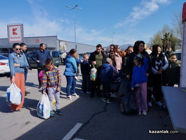 Десетки казанлъчани се включиха в кампанията “Книги за смет“
