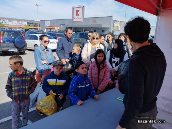 Десетки казанлъчани се включиха в кампанията “Книги за смет“