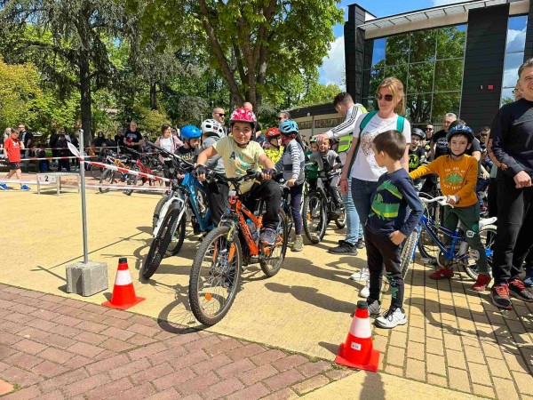 Велопразник събра десетки деца в парк “Розариум“