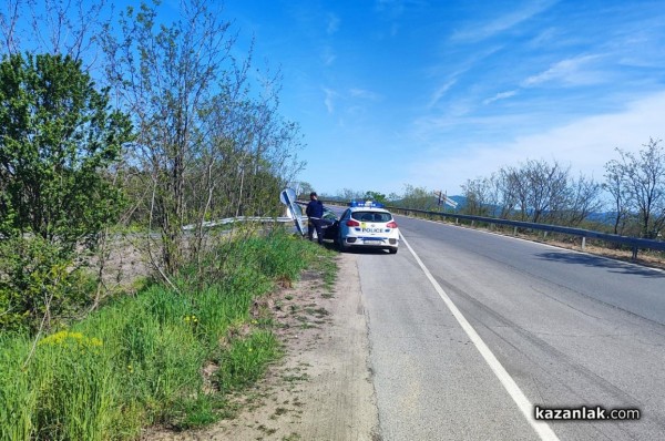 Шофьор излетя от пътя край разклона за Мъглиж