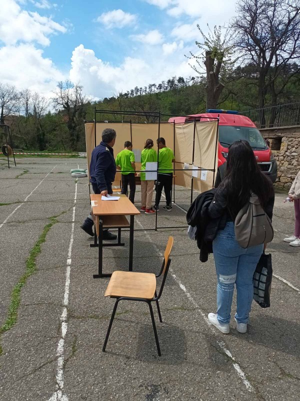 Ученици от Община Мъглиж мериха сили в състезание за защита при бедствия и пожари
