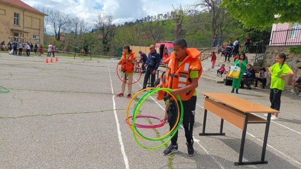 Ученици от Община Мъглиж мериха сили в състезание за защита при бедствия и пожари