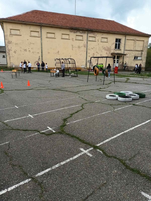 Ученици от Община Мъглиж мериха сили в състезание за защита при бедствия и пожари