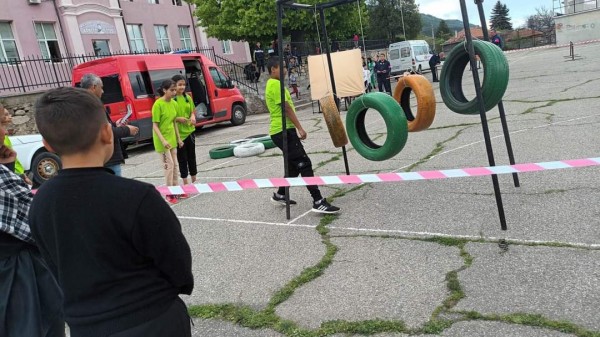 Ученици от Община Мъглиж мериха сили в състезание за защита при бедствия и пожари