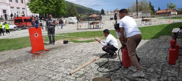 Ученици от Община Мъглиж мериха сили в състезание за защита при бедствия и пожари