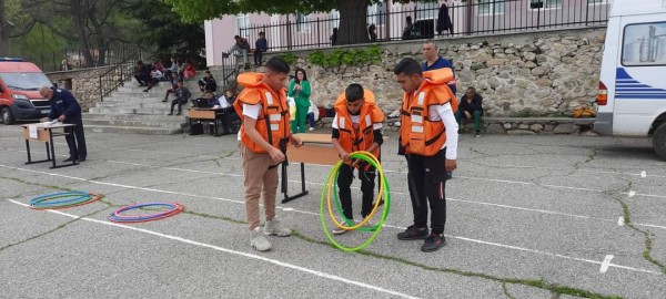 Ученици от Община Мъглиж мериха сили в състезание за защита при бедствия и пожари