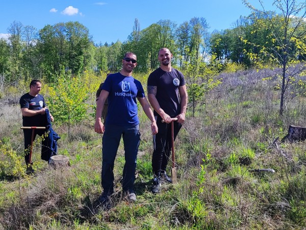 За втора година ендуро клуб “Севтополис“ залесява хиляди фиданки, за да възстанови опожарена гора