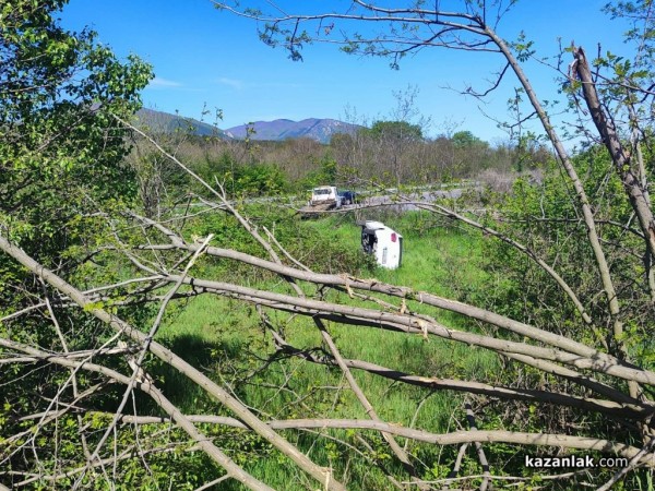 Шофьор излетя от пътя край разклона за Мъглиж