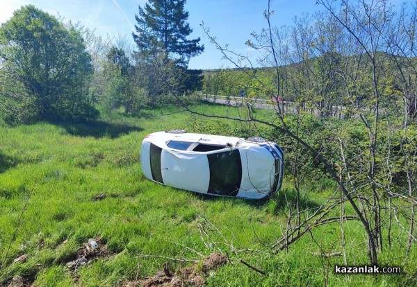 Шофьор излетя от пътя край разклона за Мъглиж