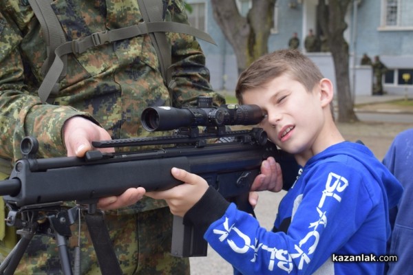 Денят на отворени врати в казанлъшкото военно формирование премина при засилен интерес