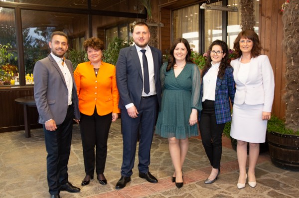 Близо 15 000 лева бяха събрани от местните ротарианци за децата на Казанлък