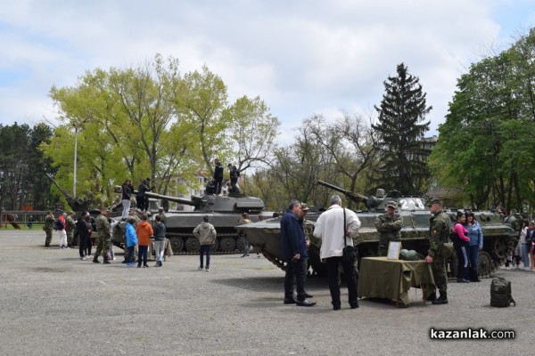 “Ден на отворените врати“ в казанлъшкото военно поделение 