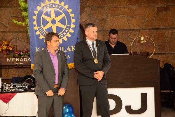 Близо 15 000 лева бяха събрани от местните ротарианци за децата на Казанлък