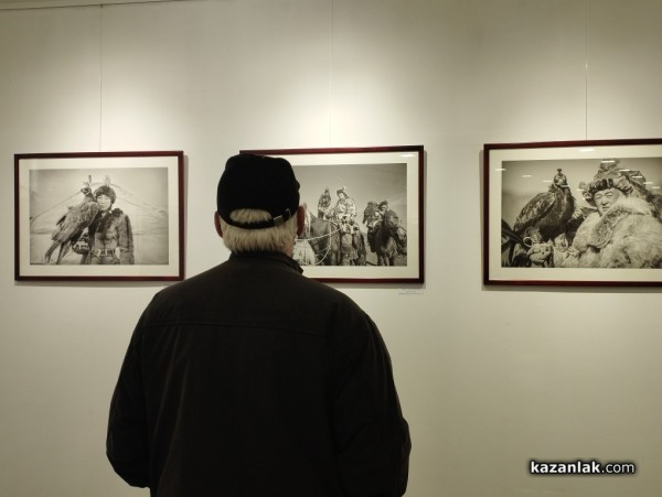 В 40 фотографии Иво Орешков разказа за своите четири вълнуващи пътувания до Монголия ,Мароко, Намибия и Амазония