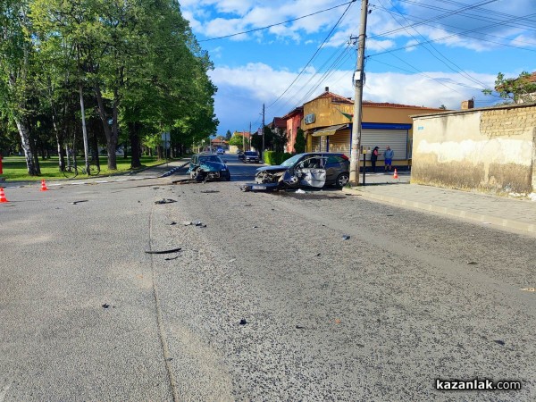 Две коли се блъснаха в центъра на село Дунавци