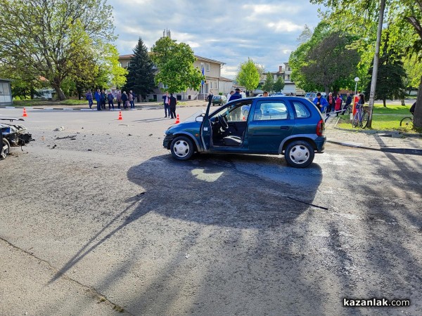 Две коли се блъснаха в центъра на село Дунавци