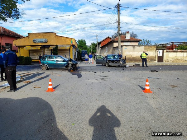 Две коли се блъснаха в центъра на село Дунавци